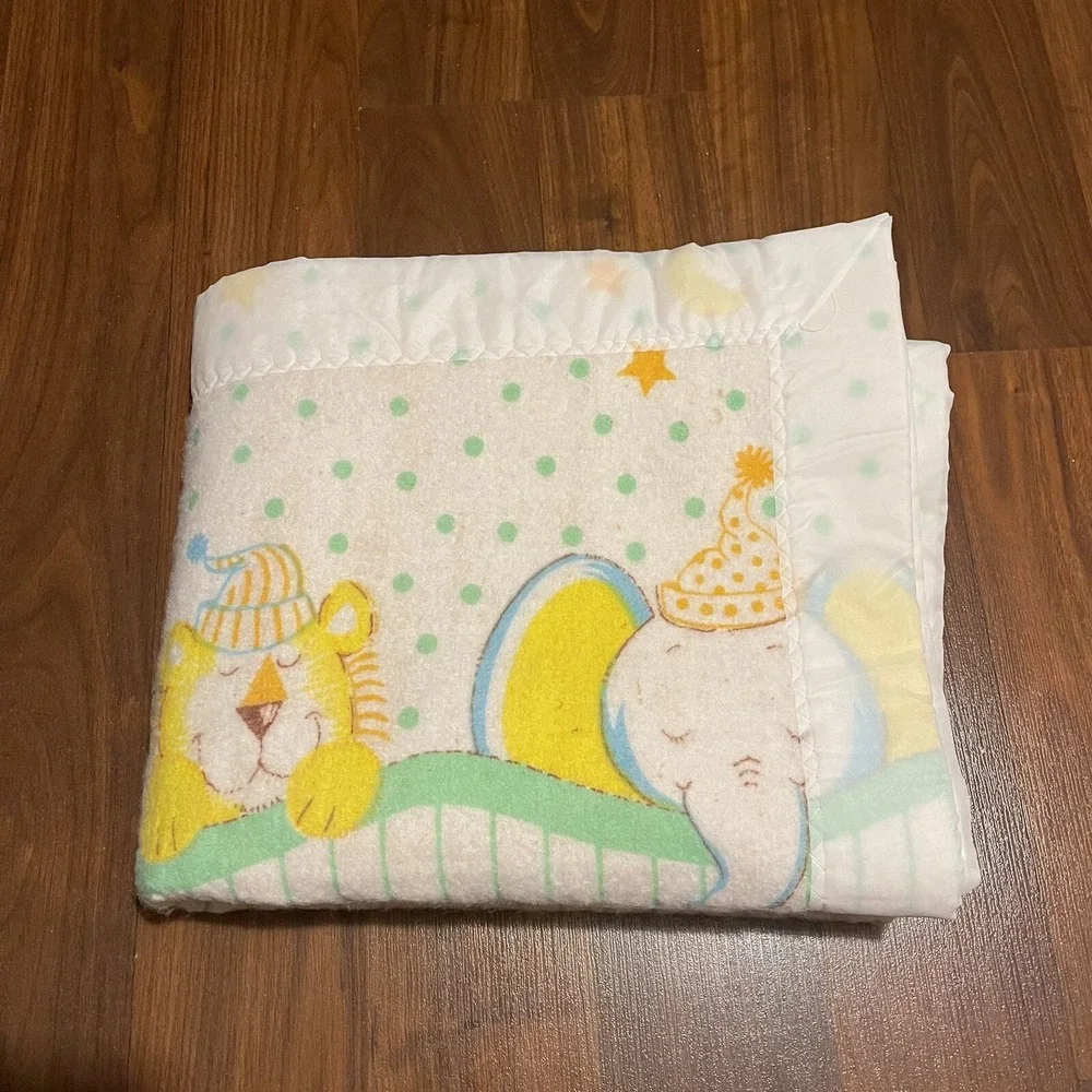 Vintage Satin Edge Baby Blanket Star Moon Sleepy Giraffe Duck Dog Cat Tiger Bear